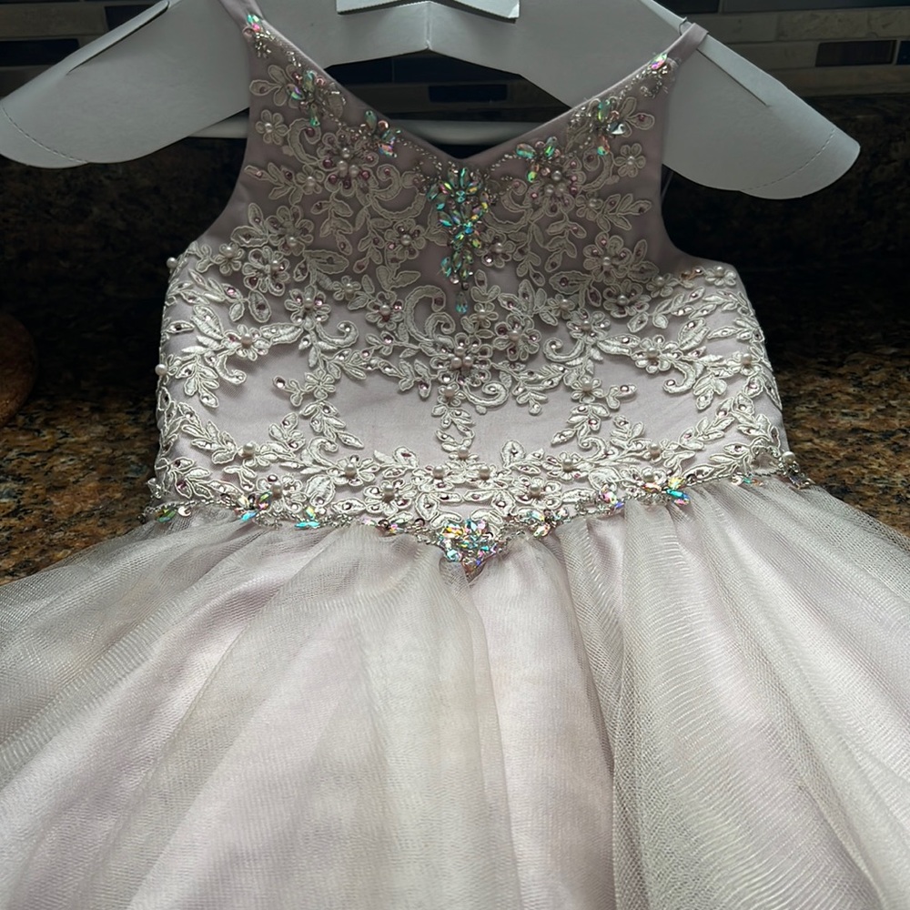 Kids party dress size 8 cinderella says size 6 but my girl is a street size 8